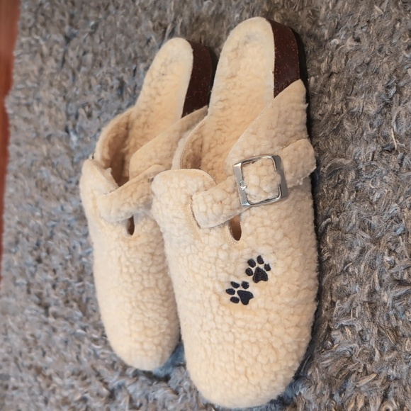 Paw print Sherpa slippers - Picture 2 of 4